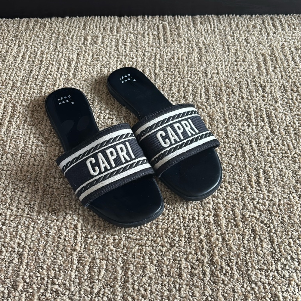 Black sandals- 9